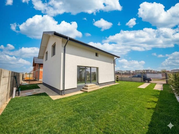 Casă individuală cu 5 camere cu Teren 300 Mp în Tunari