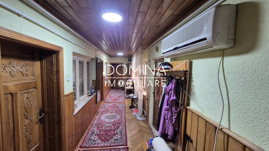 Casă individuală cu 5 camere cu Canalizare în Est