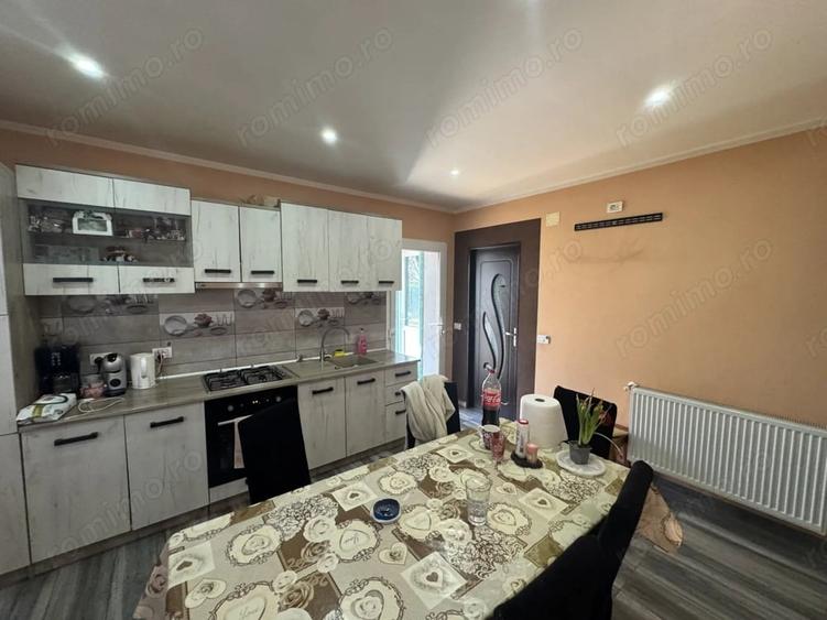 Casă cu 4 camere cu Teren 500 Mp în Sânmihaiu Român