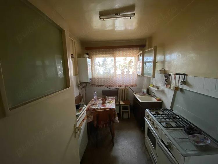 Apartament cu 3 camere semidecomandat în Central