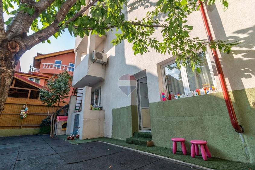 Casă individuală cu 7 camere cu Teren 250 Mp în Drumul Taberei