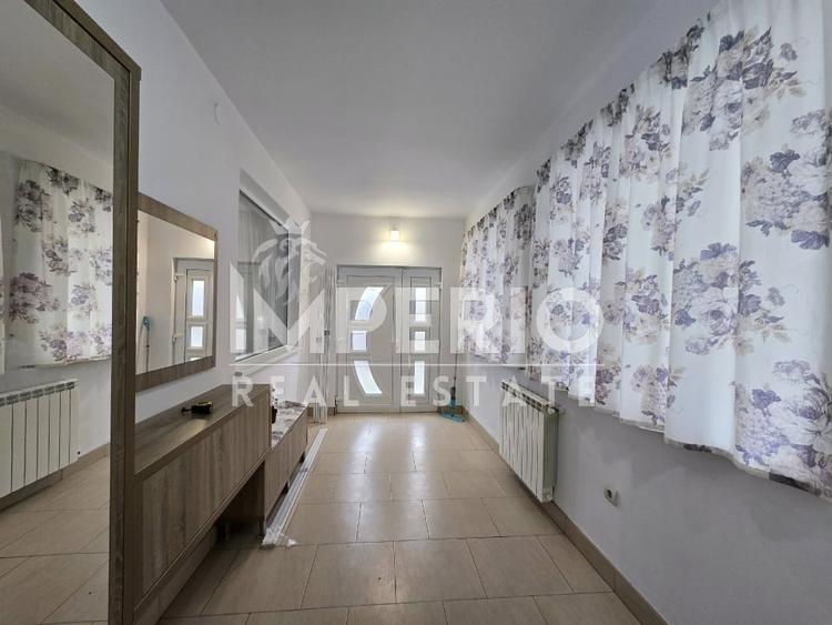 Casă individuală cu 6 camere cu Canalizare în Între Lacuri