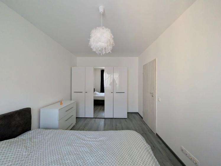 Apartament cu 2 camere semidecomandat, mobilat în Giroc