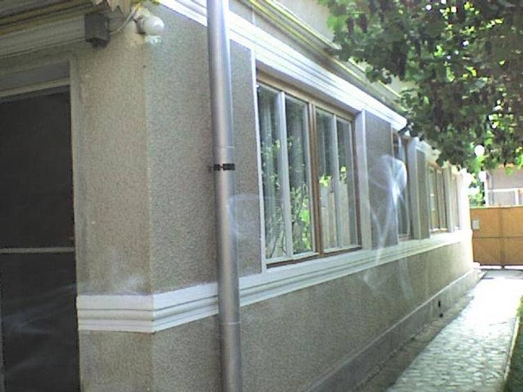 Casă cu 4 camere cu Canalizare în Central