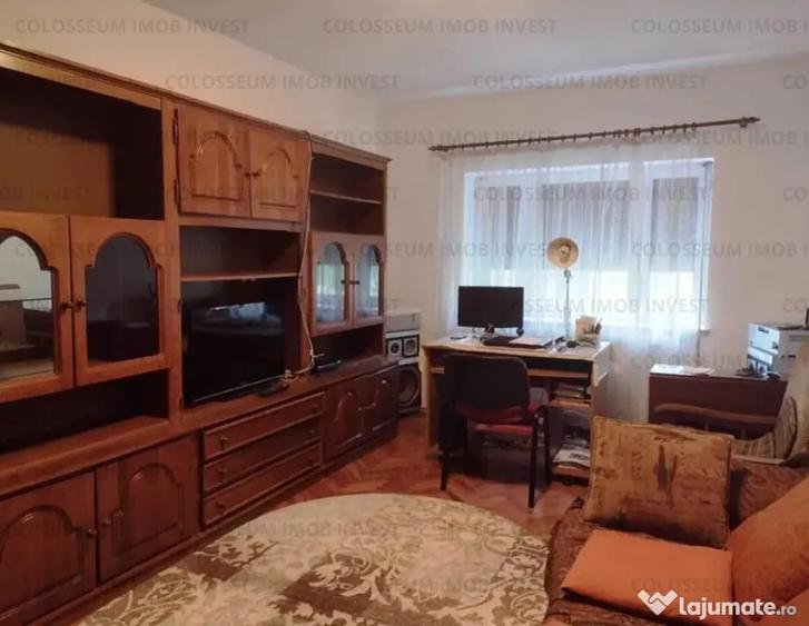 Apartament cu 3 camere decomandat în Răcădău
