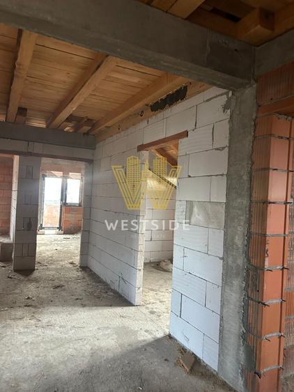Casă individuală cu 5 camere cu Garaj în Cărpiniș