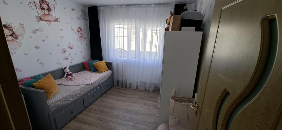 Apartament cu 3 camere decomandat în Valea Muscelului