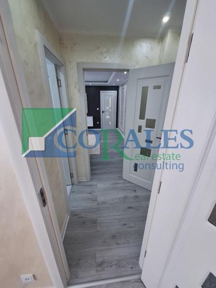 Apartament cu 3 camere semidecomandat, mobilat în Dâmbovița
