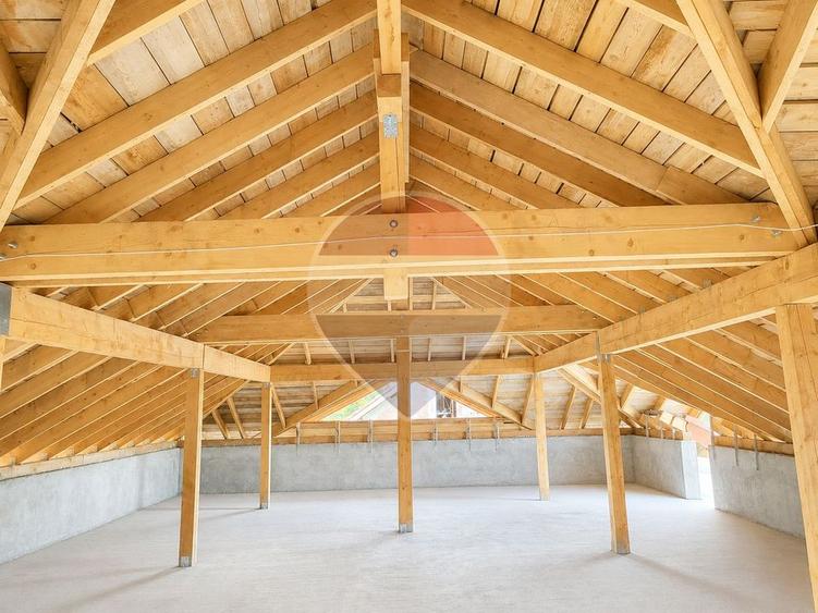 Casă individuală cu 5 camere cu Teren 2781 Mp în Periș