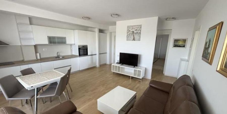 Apartament cu 3 camere decomandat, mobilat în Băneasa