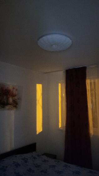 Apartament cu 3 camere semidecomandat în Giulești