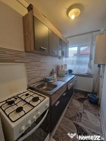 Apartament cu 2 camere semidecomandat în Traian