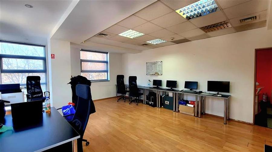 Birou, de 170 mp, în Complex Studențesc