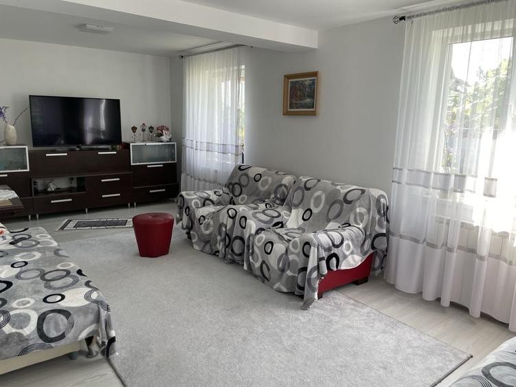 Casă cu 4 camere în Lisaura