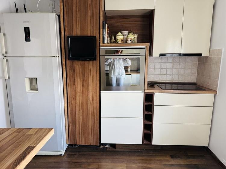 Apartament cu 3 camere decomandat în Exterior Vest