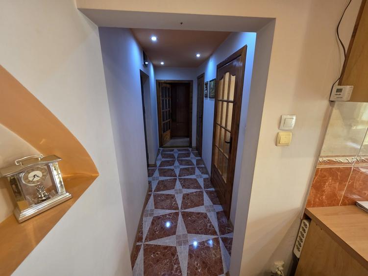 Apartament cu 3 camere decomandat în Central