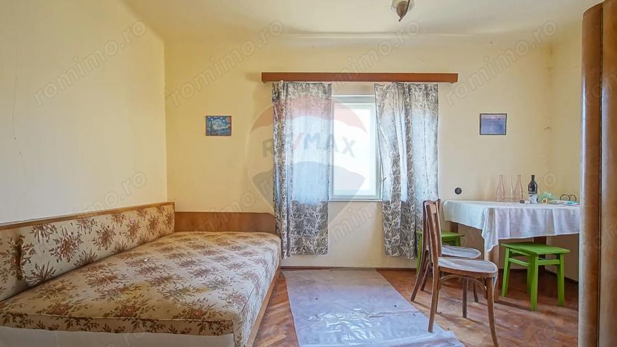 Casă cu 2 camere cu Teren 230 Mp în Schei