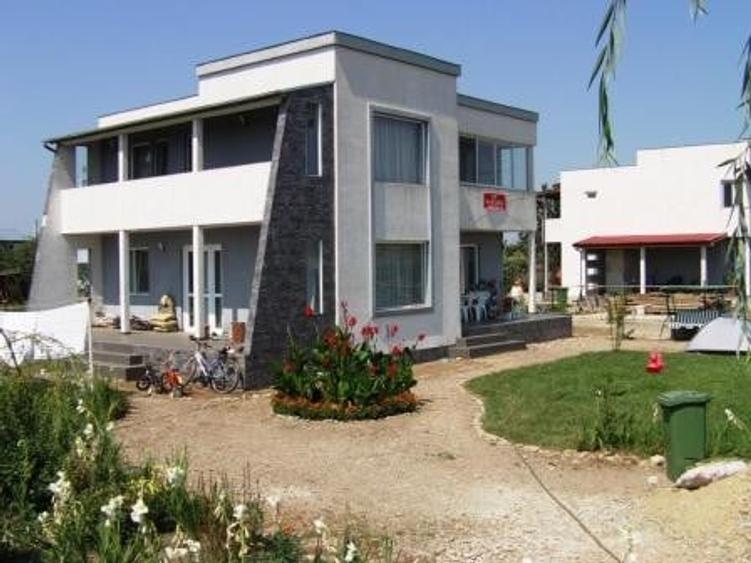 Casă individuală cu 5 camere cu Canalizare în Berceni