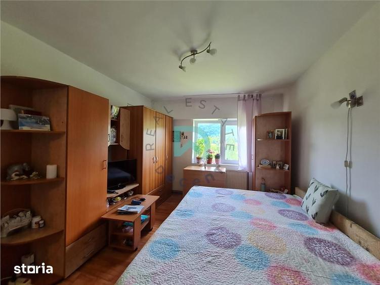 Garsonieră decomandată, mobilată în Dârste
