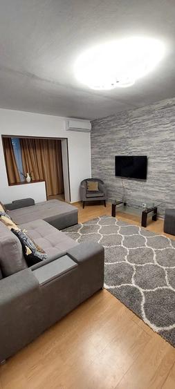 Apartament cu 2 camere decomandat în Confecții