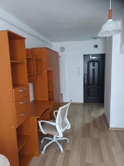 Garsonieră decomandată în 7 Noiembrie