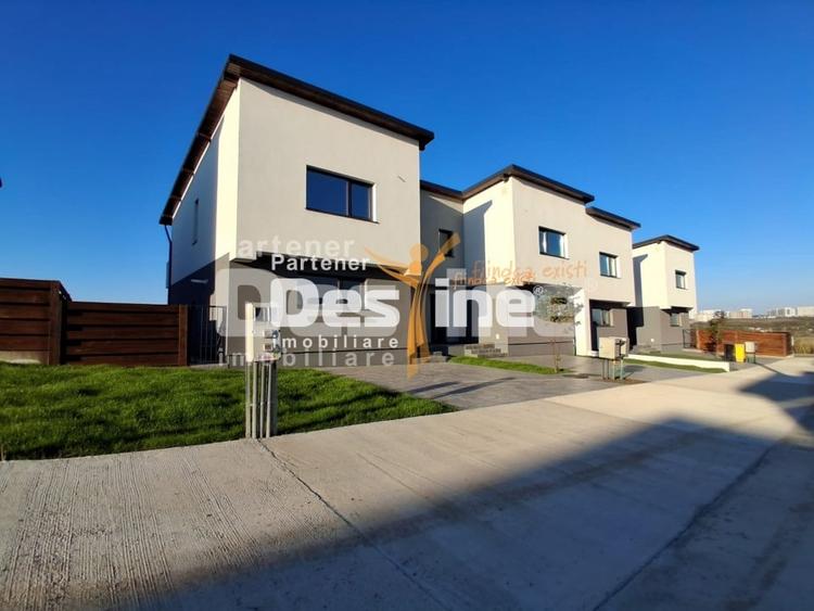 Duplex cu 5 camere cu Canalizare în Valea Lupului