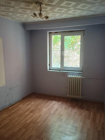 Apartament cu 4 camere semidecomandat în Exterior Vest