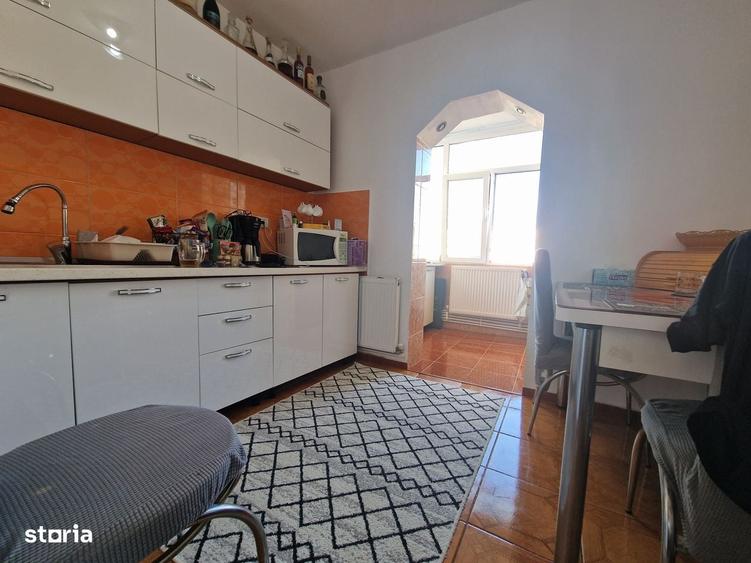 Apartament cu 3 camere decomandat în Inel II