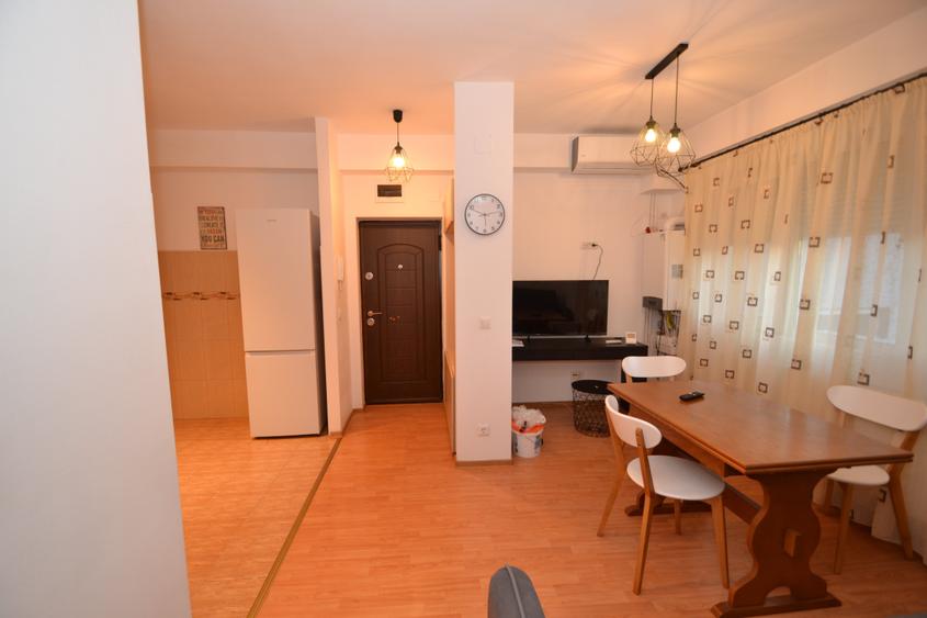 Apartament cu 3 camere decomandat în Torontalului