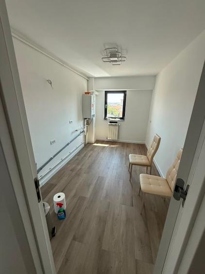 Apartament cu 3 camere decomandat în Nord-Est