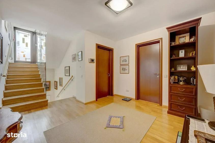 Casă cu 4 camere cu Teren 300 Mp în Central