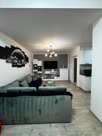 Apartament cu 3 camere semidecomandat în Braytim