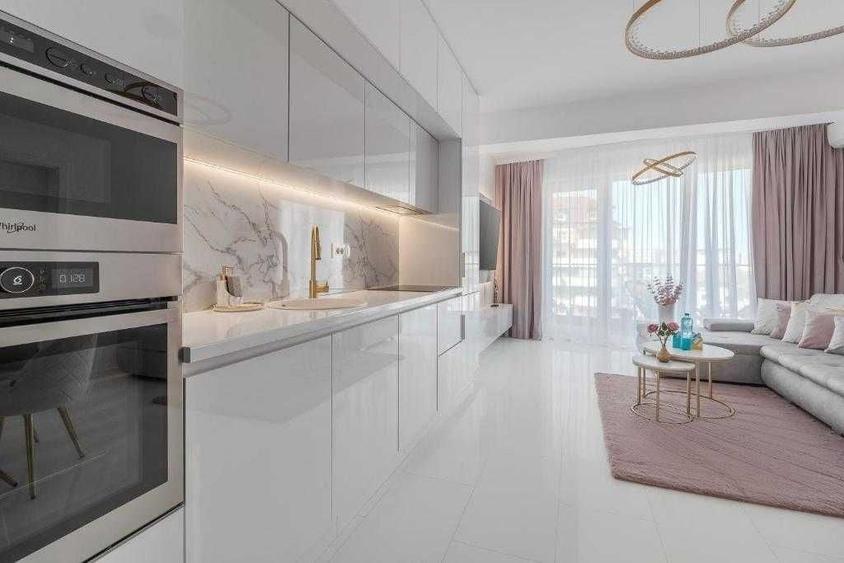 Apartament cu 3 camere decomandat în Exterior Vest