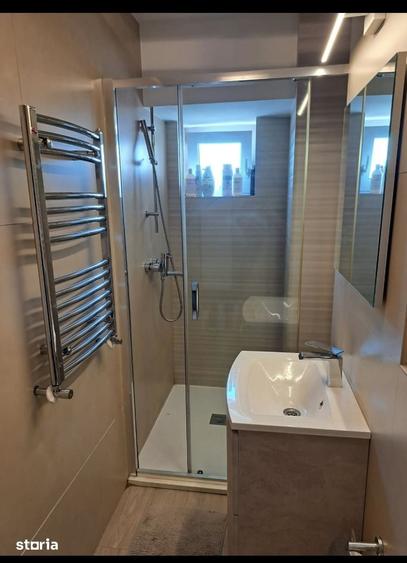 Apartament cu 4 camere în Victoriei