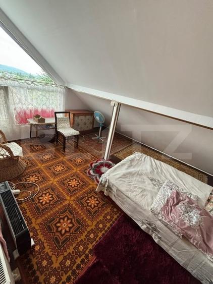 Casă individuală cu 10 camere cu Canalizare în Pucioasa