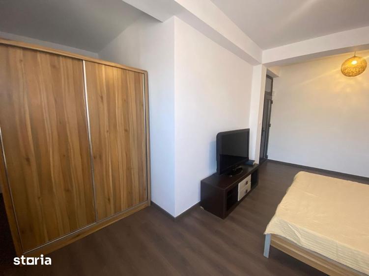 Casă cu 9 camere cu Teren 305 Mp în Colentina