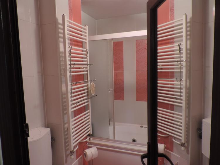 Apartament cu 3 camere decomandat în Mărăței