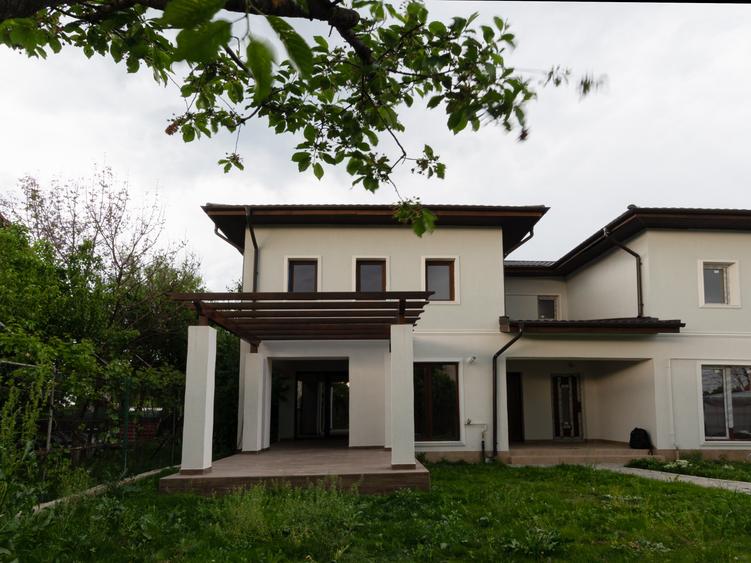 Duplex cu 3 camere cu Canalizare în Tunari