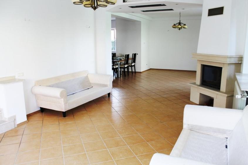 Duplex cu 5 camere cu Canalizare în Pipera