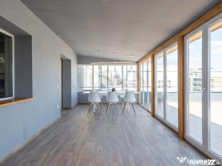 Apartament cu 6 camere decomandat, mobilat în P-ța Universității