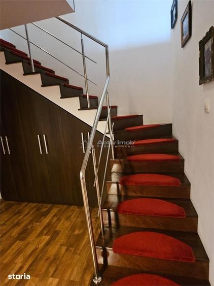 Casă cu 4 camere cu Teren 179 Mp în 1 Decembrie