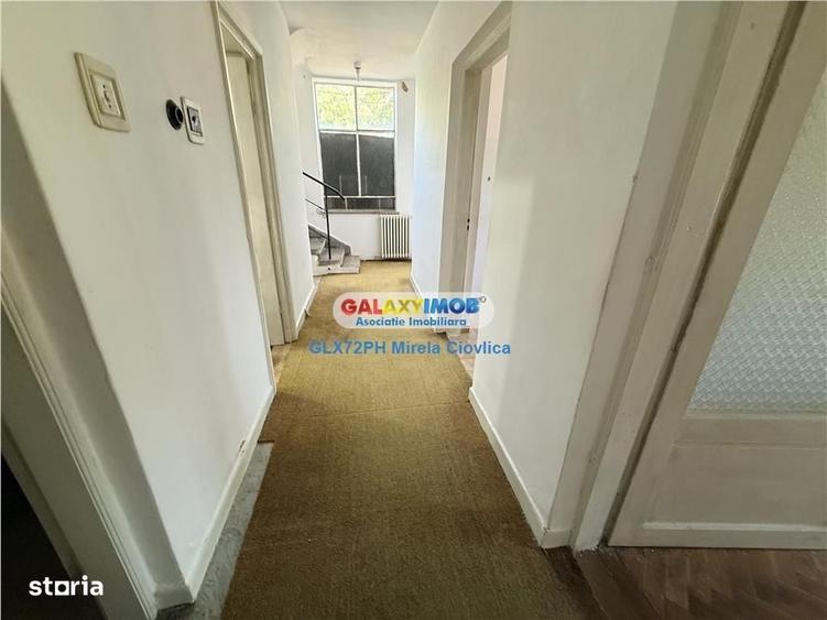 Casă cu 4 camere în Dâmbu