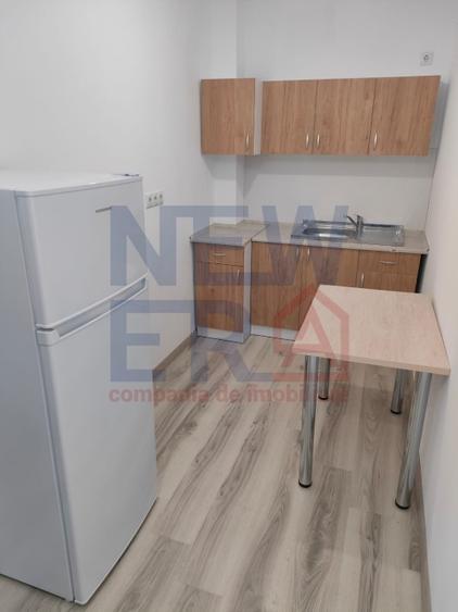 Casă individuală cu 43 camere cu Canalizare în Vest
