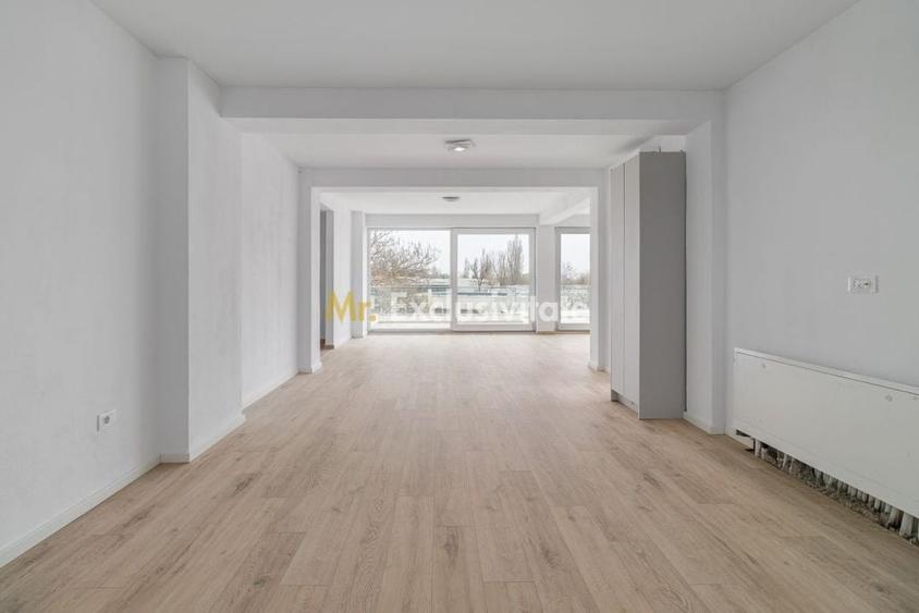 Apartament cu 5 camere semidecomandat în 1 Decembrie
