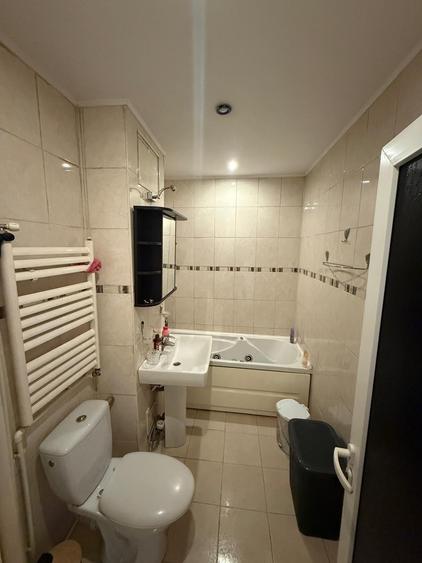 Apartament cu 3 camere decomandat în Gară