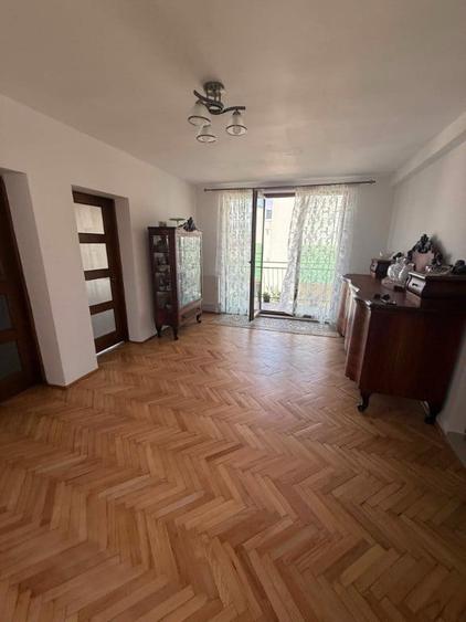 Apartament cu 3 camere semidecomandat în Andrei Mureșanu