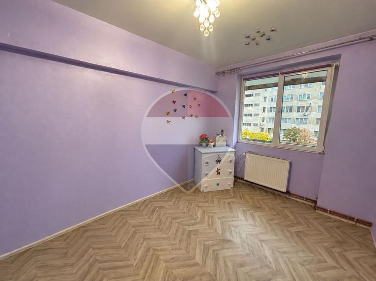 Apartament cu 3 camere decomandat, mobilat în Zețarilor