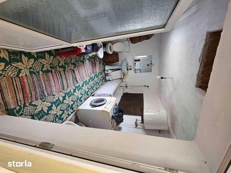Casă cu 6 camere cu Teren 2000 Mp în Vișina