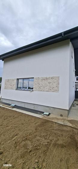 Casă cu 4 camere cu Teren 310 Mp în Cristești