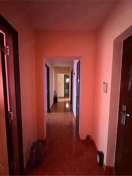 Apartament cu 4 camere decomandat în Central